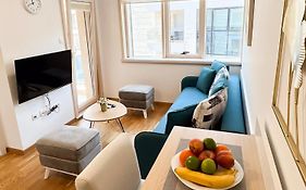 Four Views By The Sea Apartments